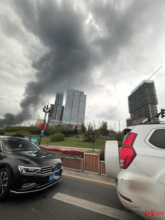 ▲现场浓烟较大