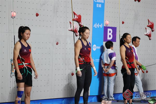 女子团体速度接力赛事现场 记者 陈思蒙 摄