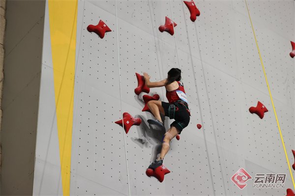 女子团体速度接力赛事现场 记者 陈思蒙 摄