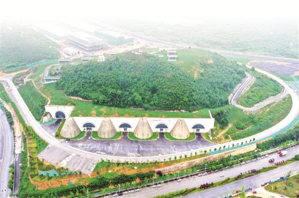 贵州省贵安新区腾讯贵安七星数据中心（无人机照片）。新华社记者 欧东衢 摄