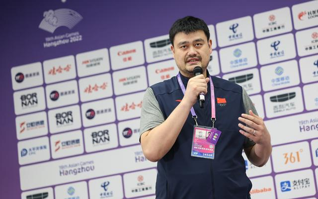 姚明在发布会上致歉。  图/新华社