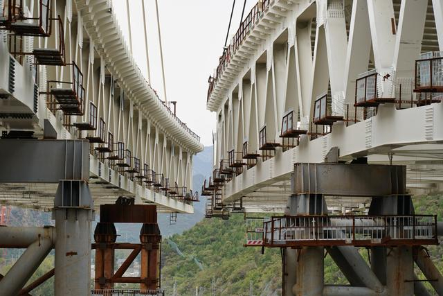 安家庄特大桥带有弧度，并不是一座“笔直”的大桥。  新京报记者 裴剑飞 摄