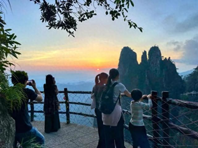 图片来源：“莽山五指峰景区”微信公众号