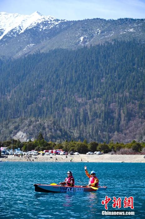 巴松措漂流赛事。中新社记者 赵朗 摄