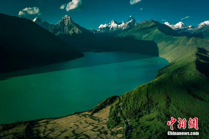 巴松措。张静 摄