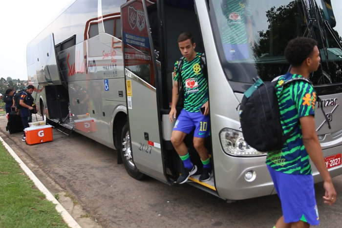 巴西U17国家队抵达鲁能巴西体育基地