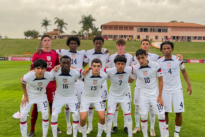 美国U17国家队于鲁能巴西体育基地赛前合照