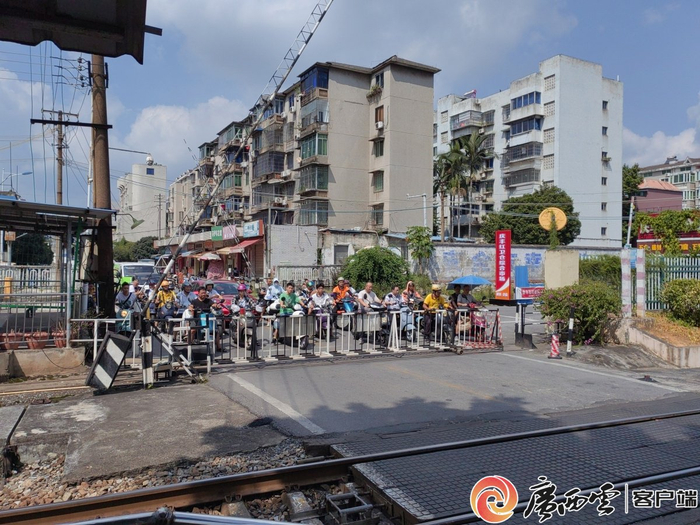 湘桂线K527道口。覃文愿 摄