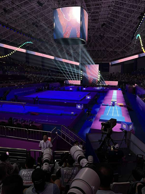 9月25日，黄龙体育中心体育馆，女子体操资格赛暨团体决赛现场。中青报·中青网记者 李隽辉/摄