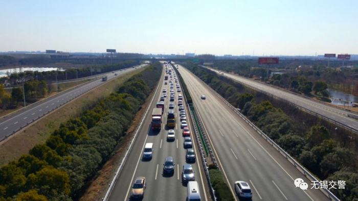 由北往南方向江阴大桥,沪苏通大桥,苏通大桥,g2京沪高速淮安,广靖,锡