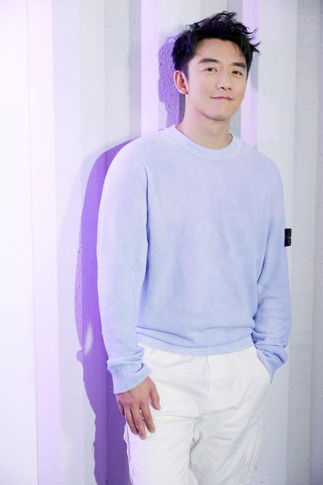 从电影《前任攻略》到正在热映的《前任4》，近十年的时间里，郑恺的生活也发生了很大变化。  受访者供图