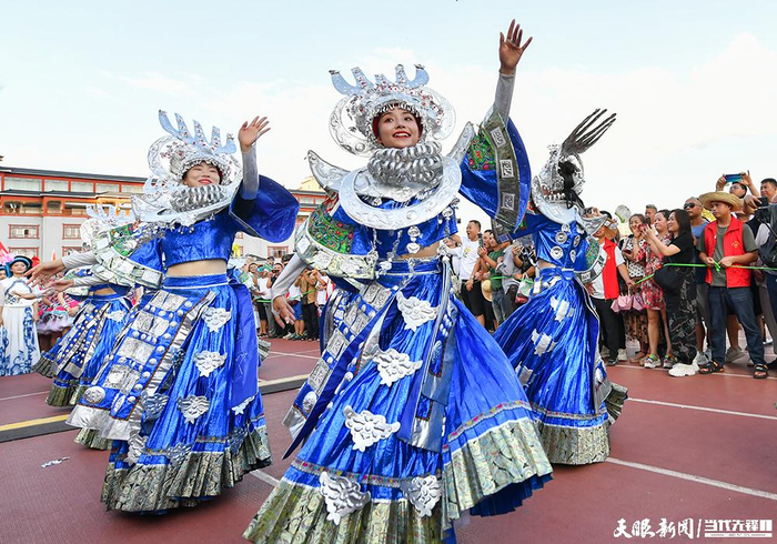 贵州酸汤啦啦队表演。李枫 张丽 摄
