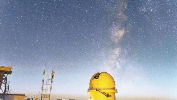 墨子巡天望远镜巡视银河。李生学 摄