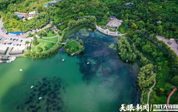 桐梓县娄山关街道小西湖景区.贵州日报天眼新闻记者 龙永摄