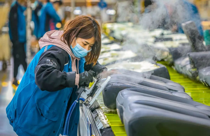 △重庆安道拓汽车部件系统有限公司肇庆分公司生产车间。王振宇 摄