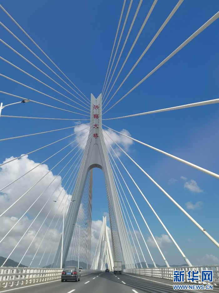 洪鹤大桥.新华网 王航帆 摄