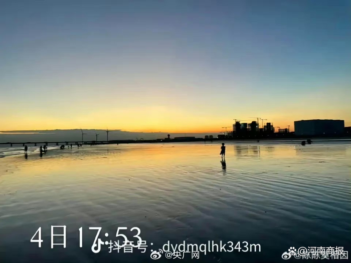 女孩父亲发布的黄元芯的照片 图源微博