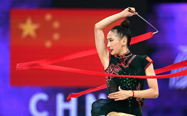 中国艺术体操队选手王子露在比赛中。  图/新华社