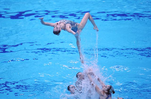杭州亚运会最后一个比赛日，中国花游队再传捷报。  新京报记者 薛珺 摄