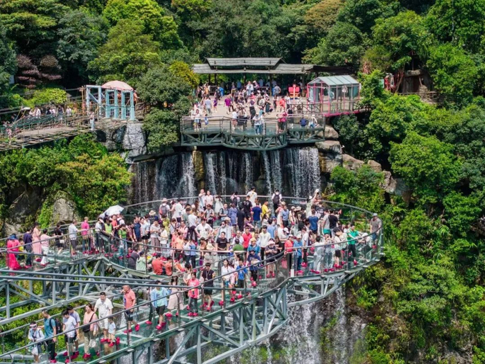 “双节”假期，古龙峡景区。受访者供图