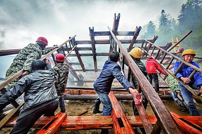     土家族吊脚楼营建技艺 田宗利摄