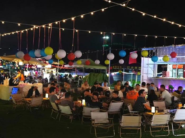 清新潮圩等集市进一步点燃清新“夜间经济”。图片来源：清新发布