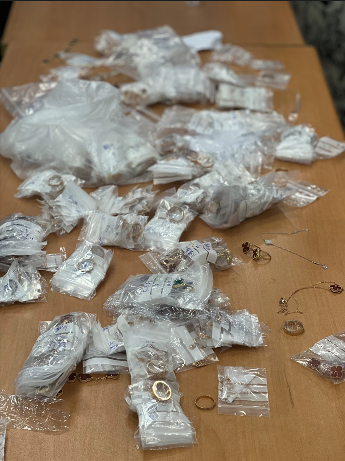 被警方查获的假货。