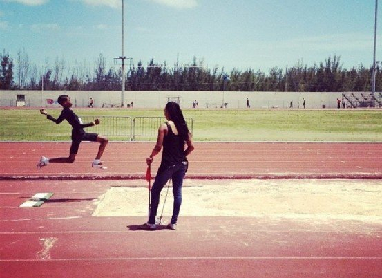 凯-琼斯个人社媒发布过的第一张照片