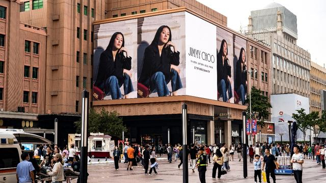 （图/ 兆讯传媒北京王府井商圈地标大屏）