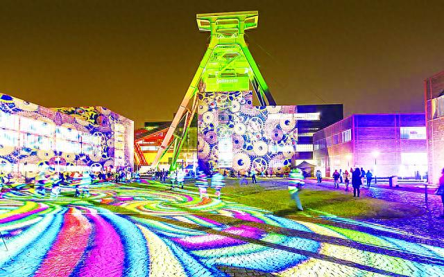 图片说明1：人们在埃森关税同盟煤矿工业区举办文化活动。