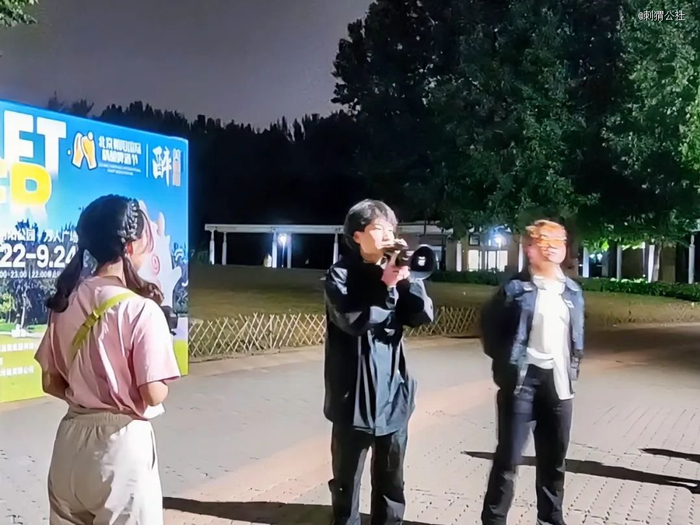 游戏前，升升反复强调要注意安全