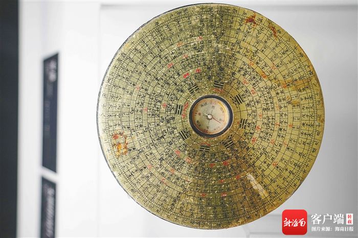 　　疍家渔民出海时使用的罗盘。海南日报记者 王程龙 摄