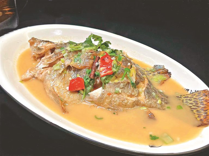     小刘师傅炖的鱼看起来就有食欲。