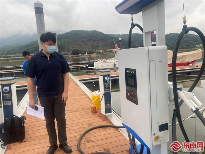 电动游艇专业充电桩设备。东南网记者 卢金福 摄