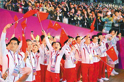 10月8日，中国体育代表团在闭幕式上入场。新华社记者 陈钟昊摄