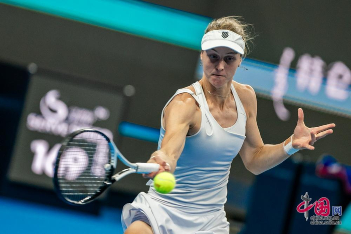 10月8日晚，斯瓦泰克战胜萨姆索诺娃，首次夺得中网女单冠军。图为萨姆索诺娃在比赛中。中国网记者 郑亮摄