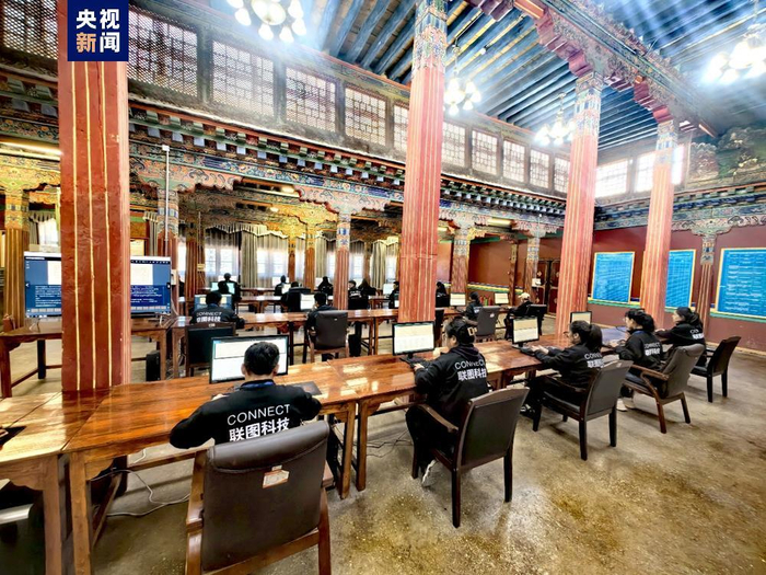 △布达拉宫古籍文献保护数字化扫描室