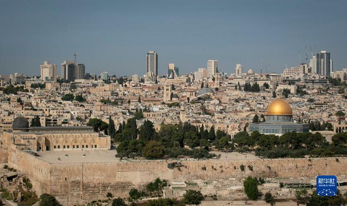 这是10月8日从耶路撒冷橄榄山拍摄的耶路撒冷老城。新华社记者 陈君清 摄