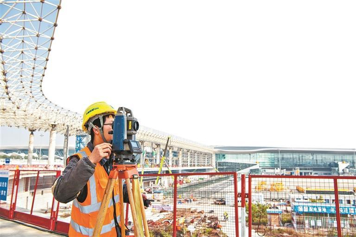 白云机场东四指廊施工现场。