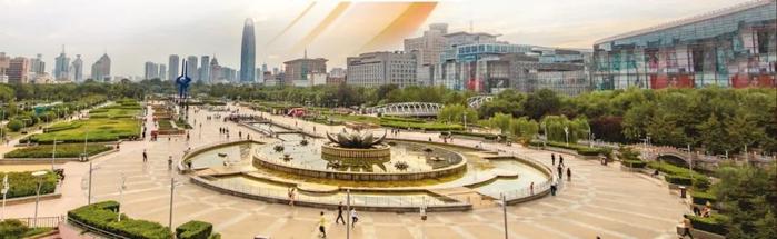济南地标建筑泉城广场。杜天宇摄