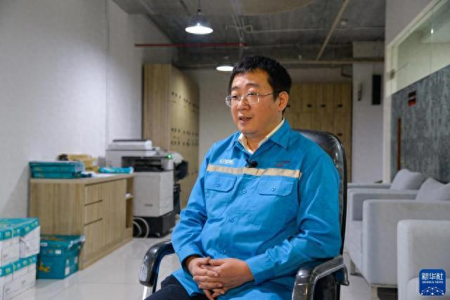 7月19日，在印度尼西亚雅加达，中国通号雅万项目总工胡彬接受新华社记者采访。新华社记者 徐钦 摄