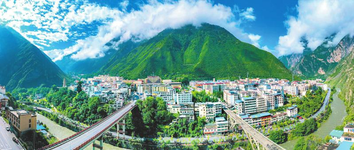 理县县城。（图片由理县县委宣传部提供）