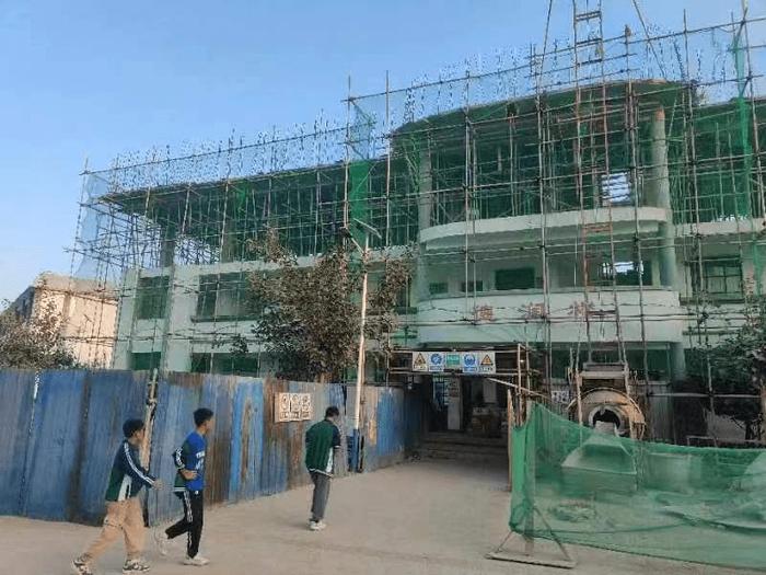 图：戈奎中学宿舍楼加层建设
