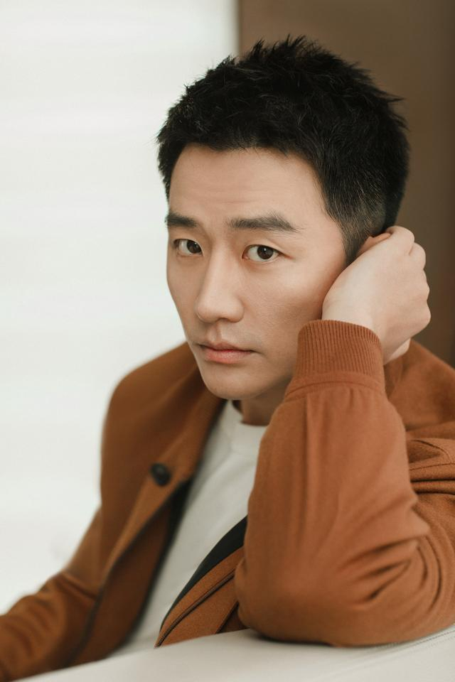 去年休息了大半年的黄轩，今年一直处于忙碌的状态中，他说他很享受这种感觉。  受访者供图