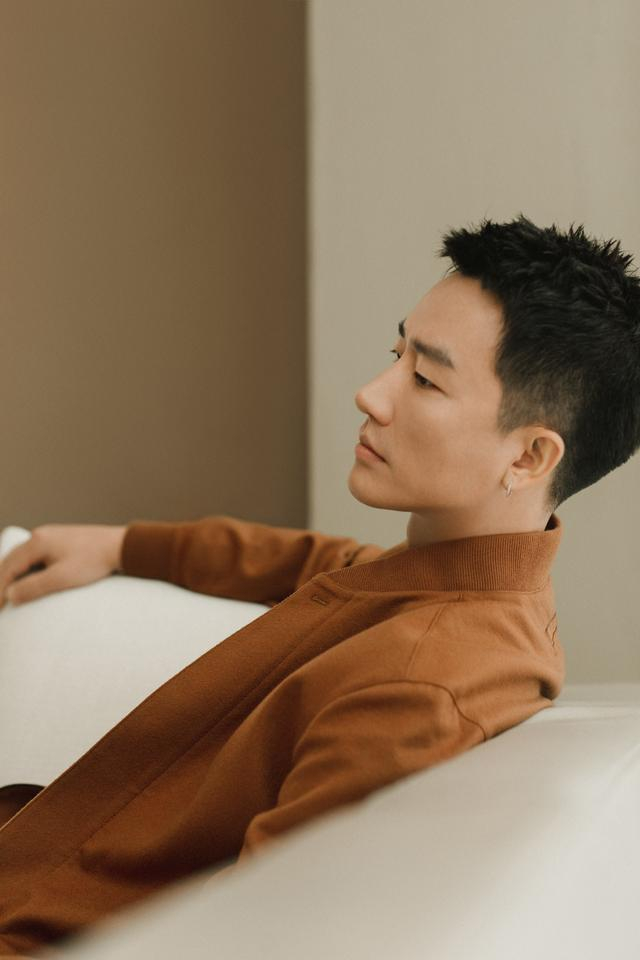 这些年，黄轩一直努力在突破自我，在热映的电影《莫斯科行动》中他也首次饰演了一个反派角色。  受访者供图