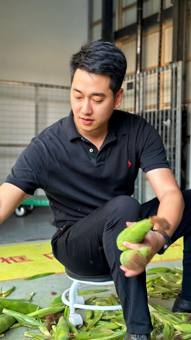 浙江省萧山区临浦镇詹家埭村村支书——孔华超。受访者供图