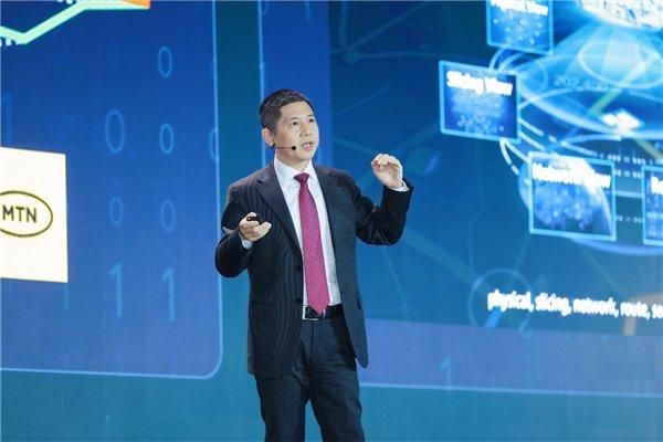 华为数据通信产品线总裁王雷在2023全球超宽带高峰论坛发表演讲