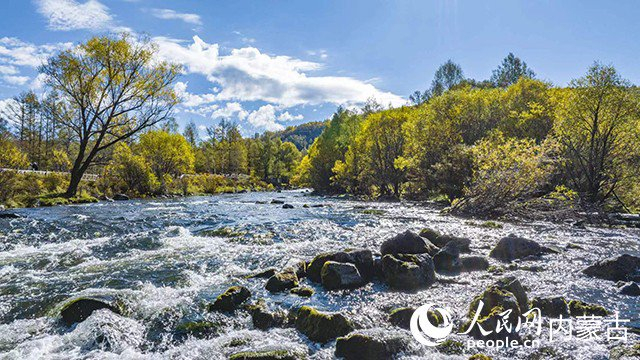 金秋时节的兴安盟阿尔山市三潭峡。乐炎摄