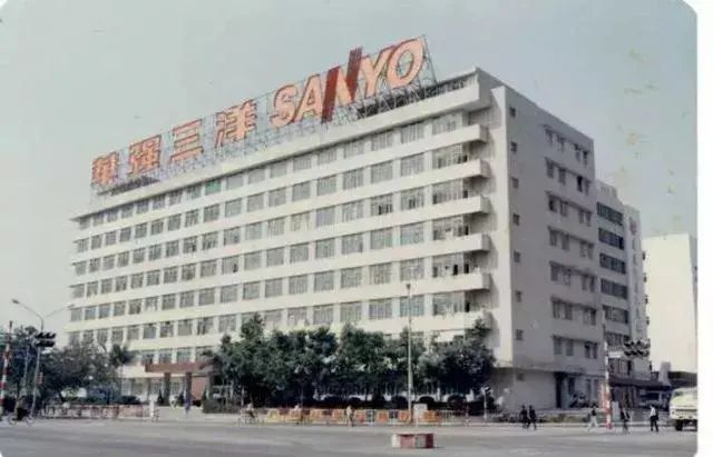 图注：华强三洋的大广告牌