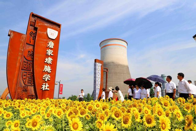 孔华超带领詹家埭集体经济合作社成立腌学社。受访者供图